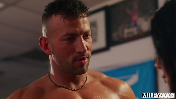 Dana Vespoli Gets Her Asshole Drilled At The Gym