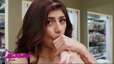 Mia Khalifa Teaches Tony Rubino How To Suck Cock Properly