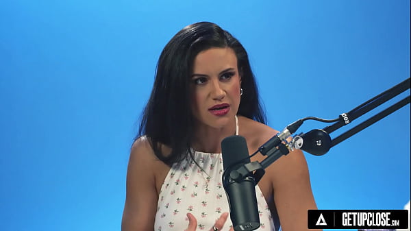 Penny Barber Shows You How She Gets Off Up Close