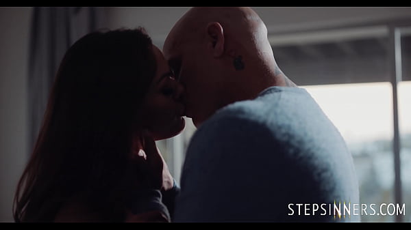 Derrick Pierce Fucks His Hot Sister-In-Law Aila Donovan