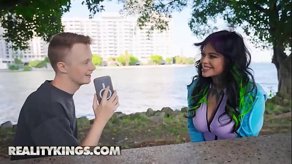 Smoking Latina MILF Xwife Karen Gets Jimmy Michaels' Dick