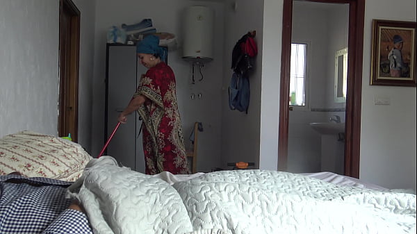 Turkish Maid Shocked By Huge German Cock