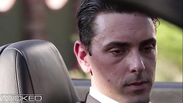 Jessica Drake Gets Fucked In A Car While Still Dressed