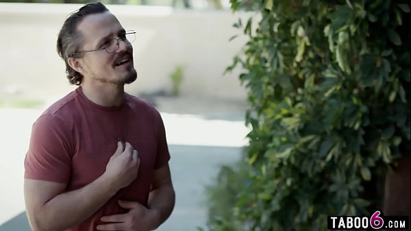 Obsessed Fan Tracks Down Thick Latina Milf Victoria Voxxx