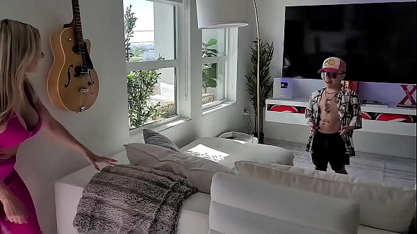 Stacked Blonde Milf Danielle Renae Takes Tiny Smallz's Monster Cock