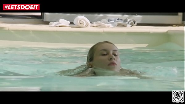 Blonde Fantasy Babe Takes A Huge Dick In Her Tight Teen Pussy