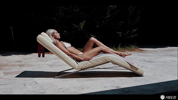 Photographer Tommy Gold Fucks Yoga Star Veronica Leal In Her Pool