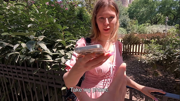 Cute Tourist Gets Park Blowjob For Perfect Pictures