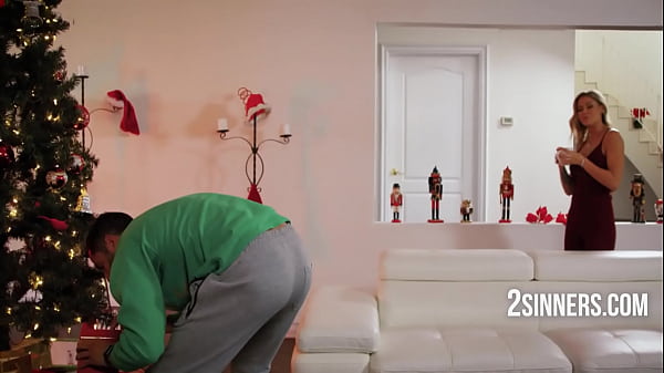 Jessa Rhodes Wakes Up To Damon Dice Stretching Her Out