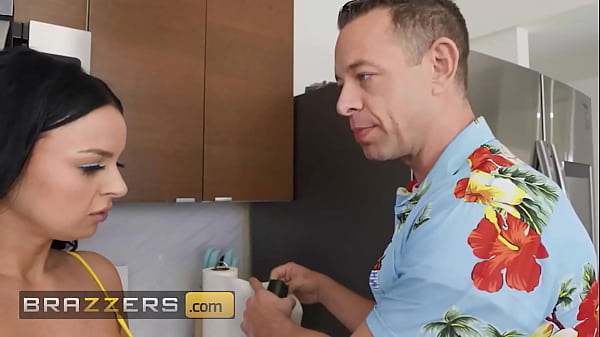 Payton Preslee Goes For The Brother While Her Man's Away